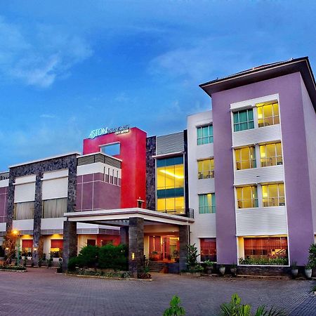 アストン タンジュン シティ ホテル Tanjung  エクステリア 写真